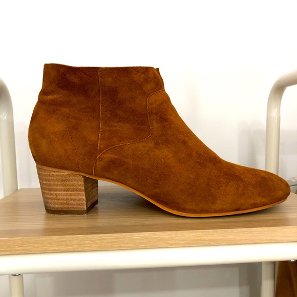 Steve Madden Shoes - Steve Madden suede ankle booties in cognac colour